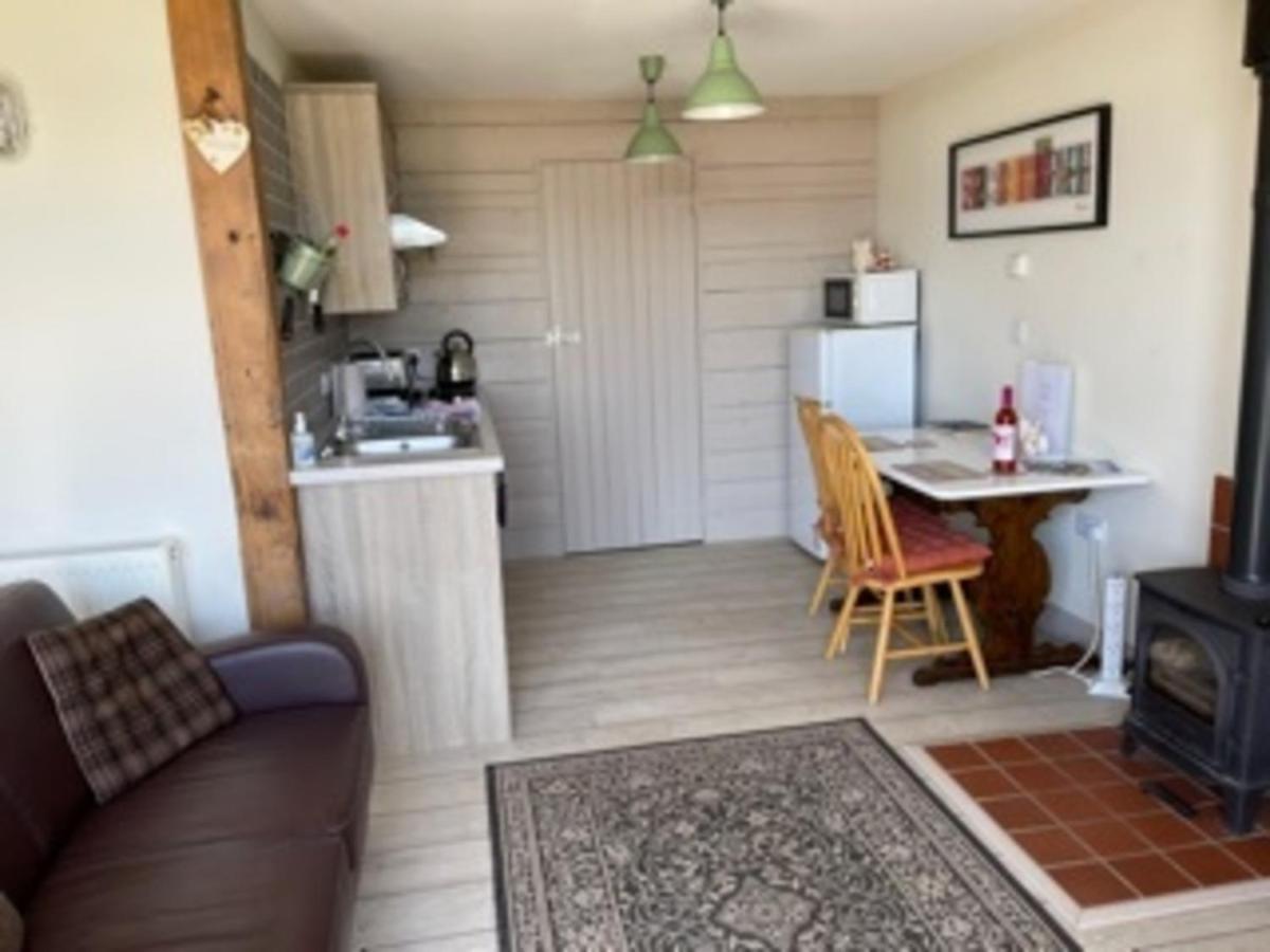 Bike Shed - Beautiful 1-Bed Cottage In Shorwell Bagian luar foto